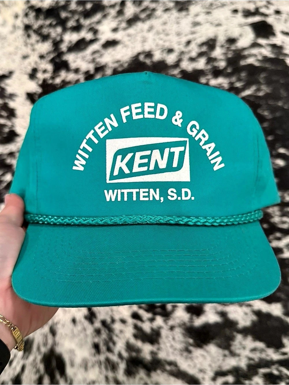 Four Seasons Kent Witten Feed & Grain Trucker Hat in Teal Like New • VINTAGE